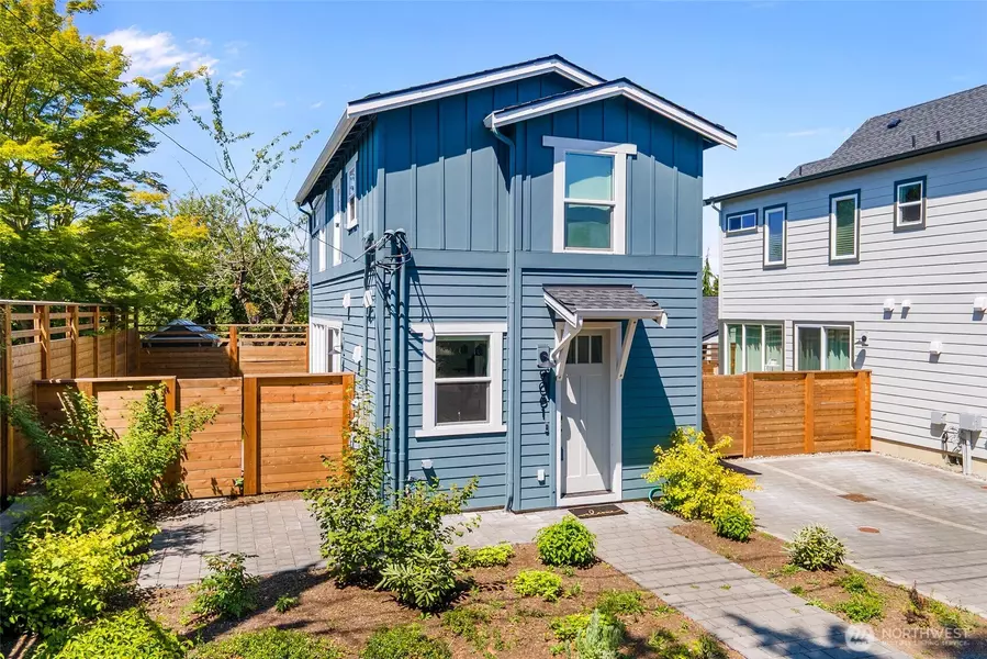 9061 Meridian PL N, Seattle, WA 98103