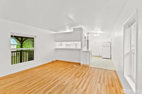 Maple Falls, WA 98266,8363 Holly LN