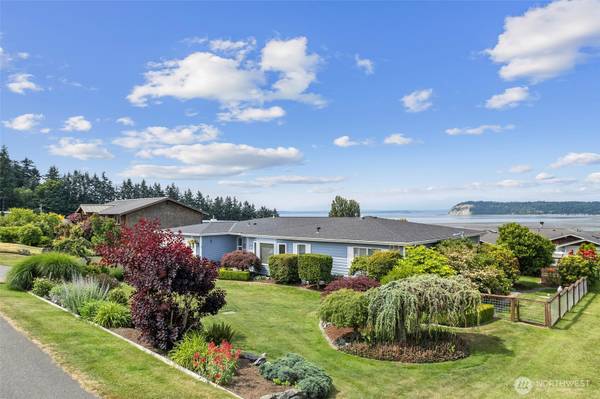 6168 Barnacle LN, Clinton, WA 98236