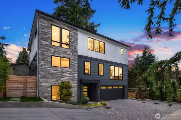 11216 NE 67th ST #4, Kirkland, WA 98033