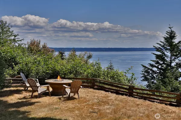 3644 Fidalgo DR, Clinton, WA 98236