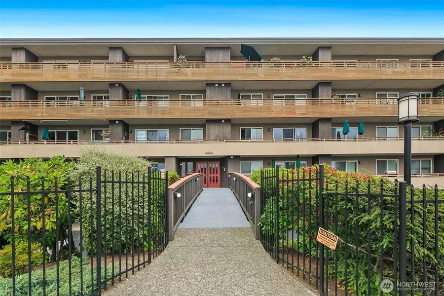 4444 44th AVE SW #101, Seattle, WA 98116