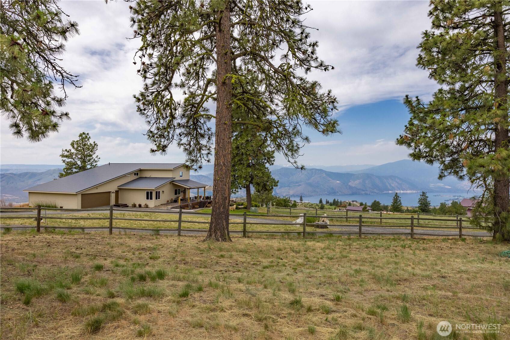 95 Horizon LN, Chelan, WA 98816