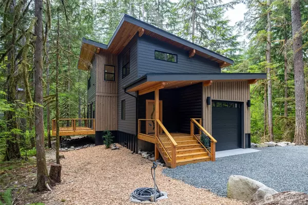 7489 Olsen DR, Deming, WA 98244