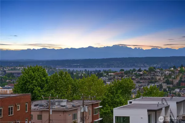 1818 Bigelow AVE N #403, Seattle, WA 98109