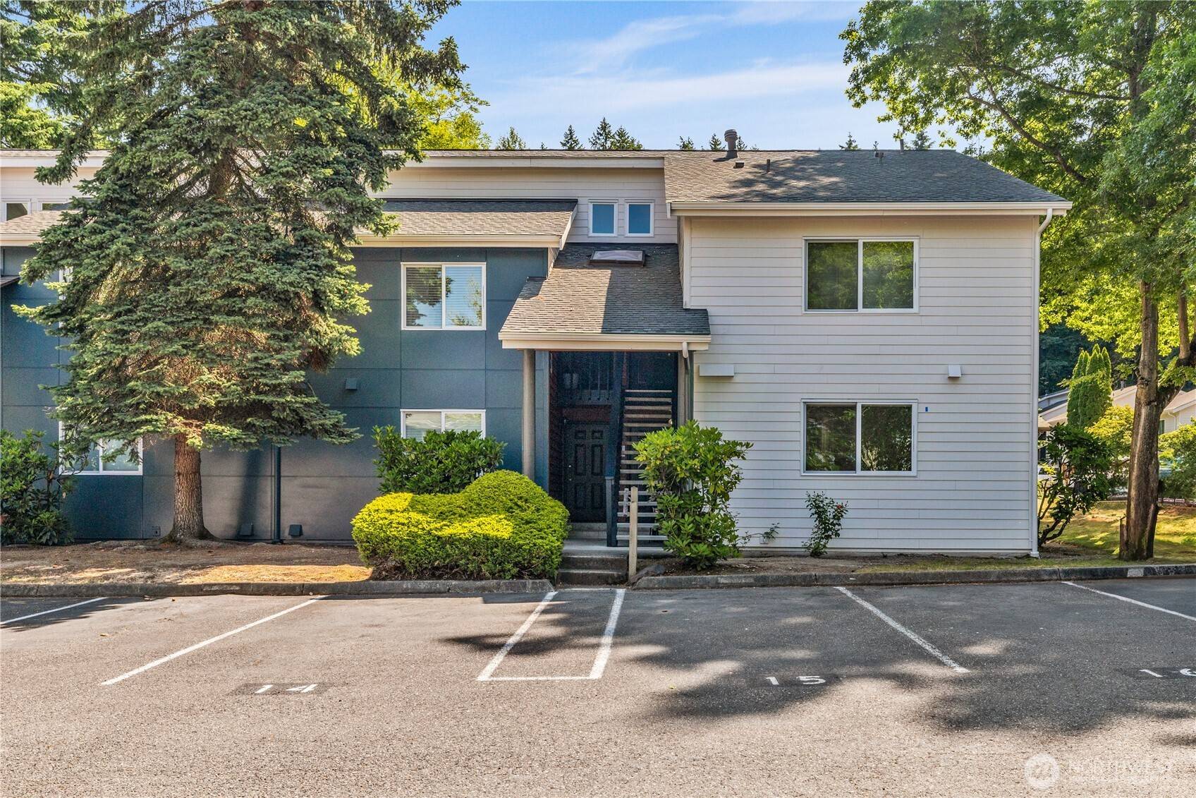 12608 NE 119th ST #B8, Kirkland, WA 98034