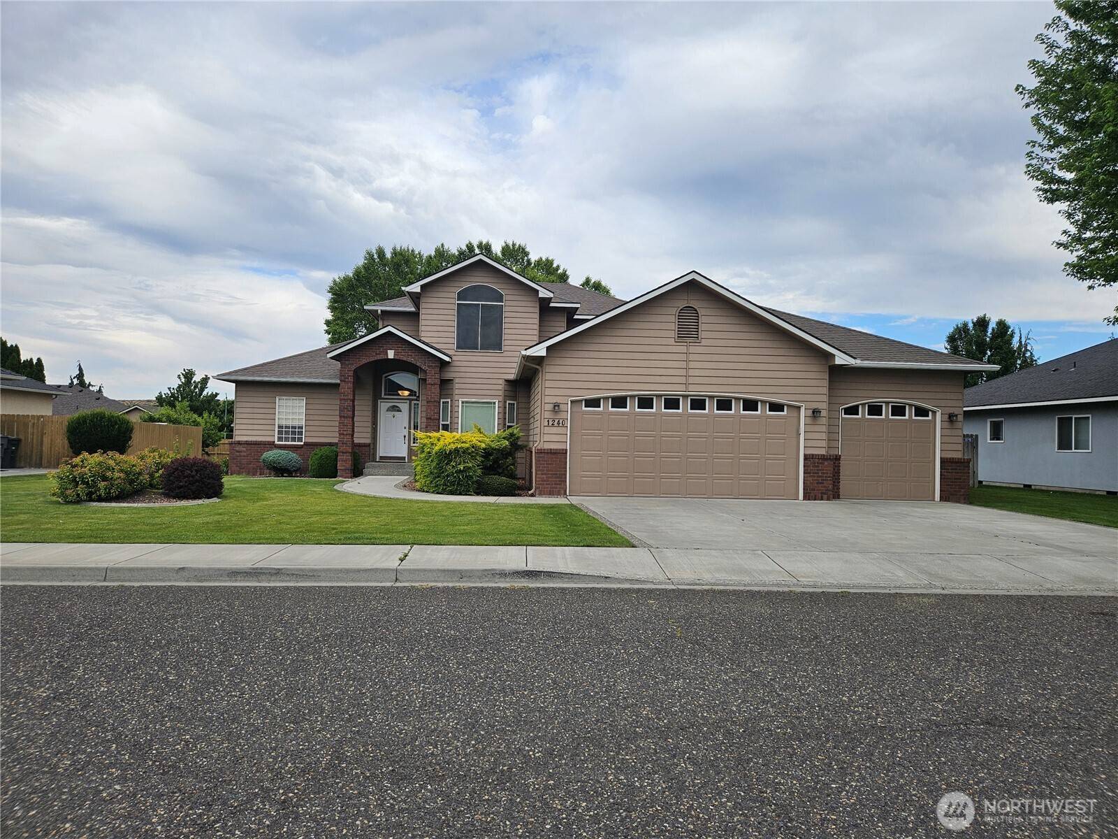1240 Vintage RD, Richland, WA 99352