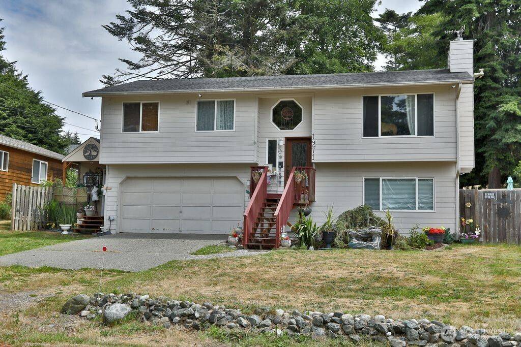 1271 Rickover DR, Coupeville, WA 98239