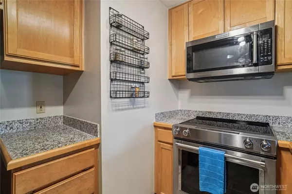 Seattle, WA 98107,1707 NW 59th ST #302