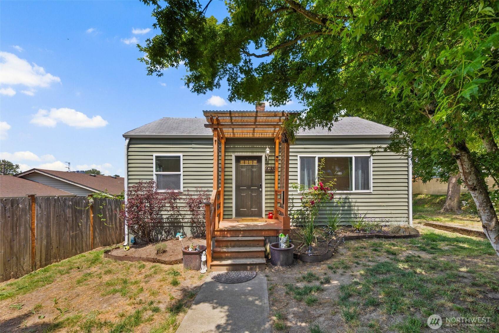 2033 E Wright AVE, Tacoma, WA 98404