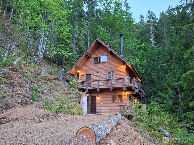 1013 N Poosh-Me-Up DR, Lilliwaup, WA 98555