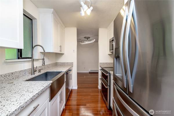 13235 12th AVE SW #1012, Seattle, WA 98146