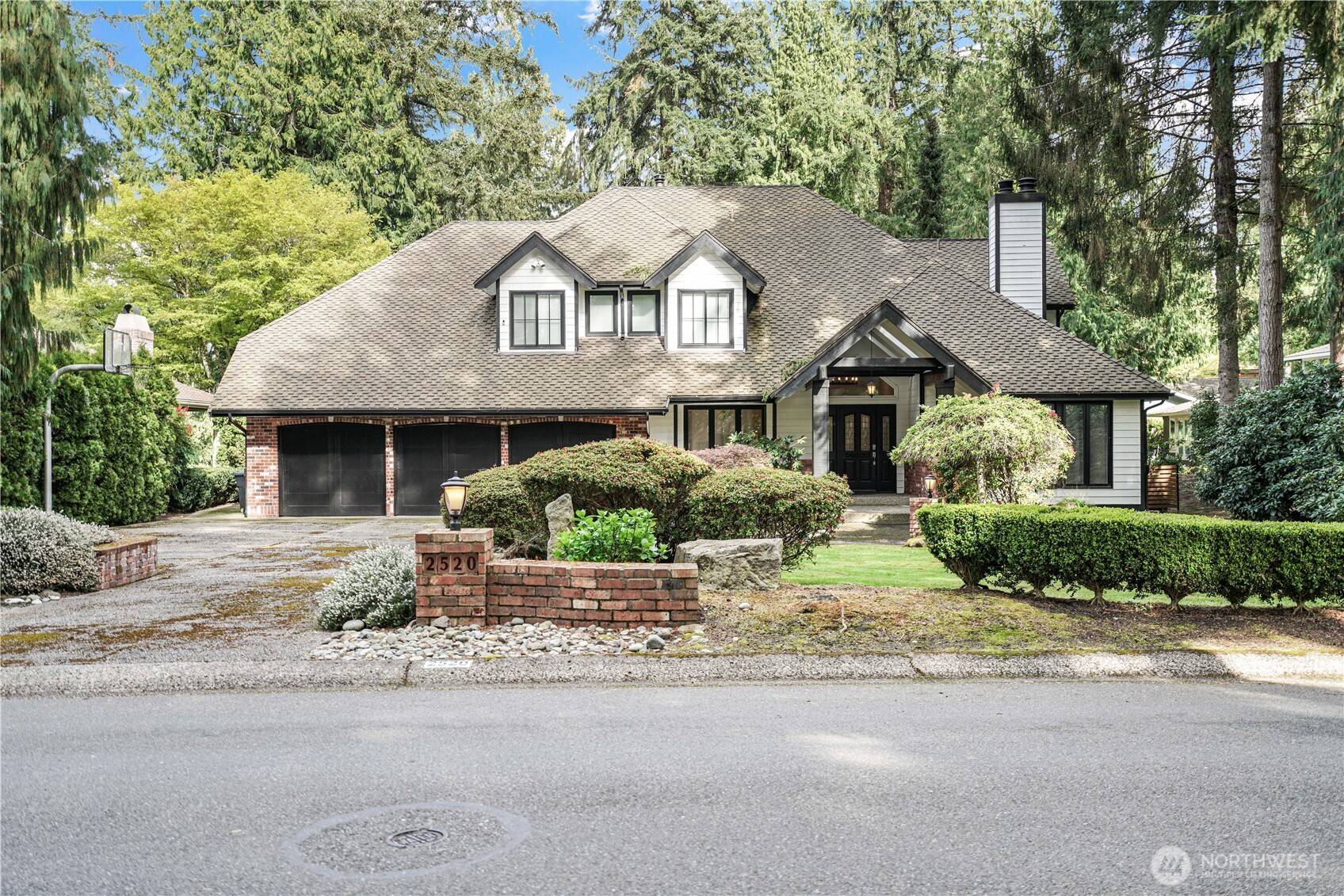 2520 Sahalee DR W, Sammamish, WA 98074
