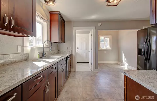 Longview, WA 98632,421 24th AVE