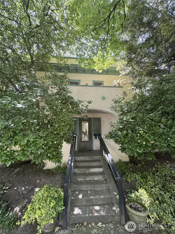 633 33rd AVE E, Seattle, WA 98112