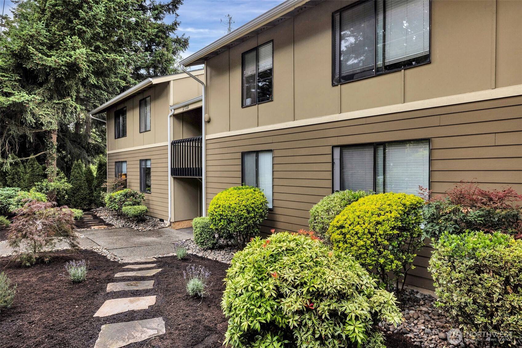 11701 100th AVE NE #2, Kirkland, WA 98034
