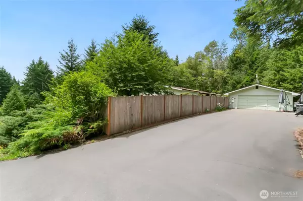 521 NE Larson Lake RD, Belfair, WA 98528