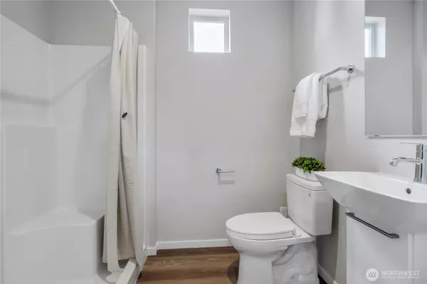 Tacoma, WA 98445,13801 Brookdale LN E #104