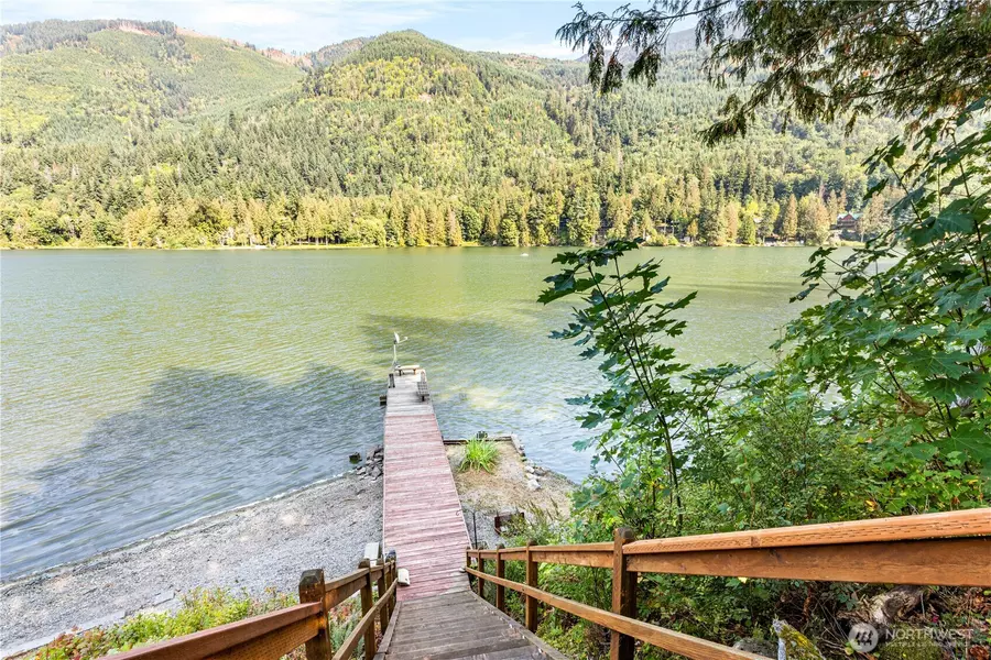 9204 Silver Lake RD, Maple Falls, WA 98266