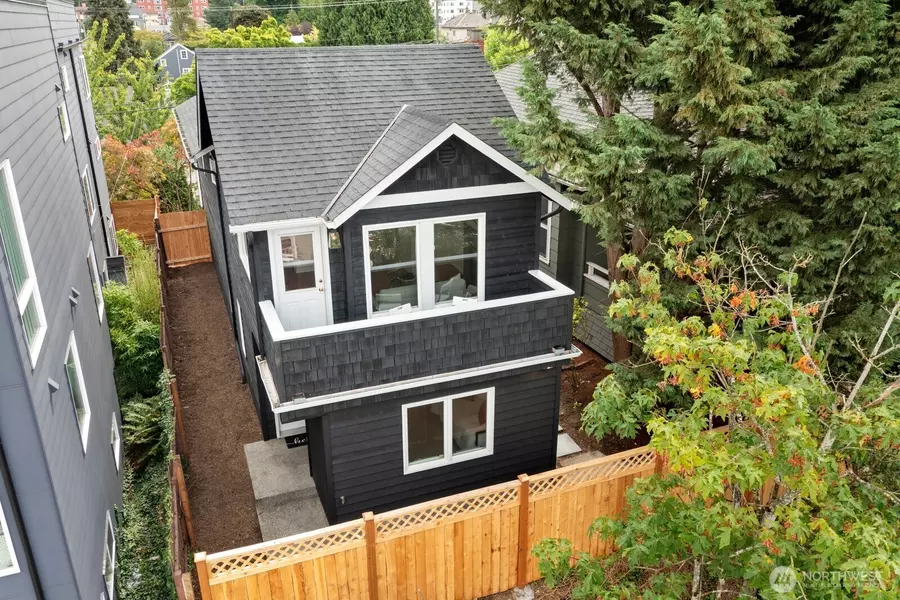 5708 Roosevelt WAY NE, Seattle, WA 98105