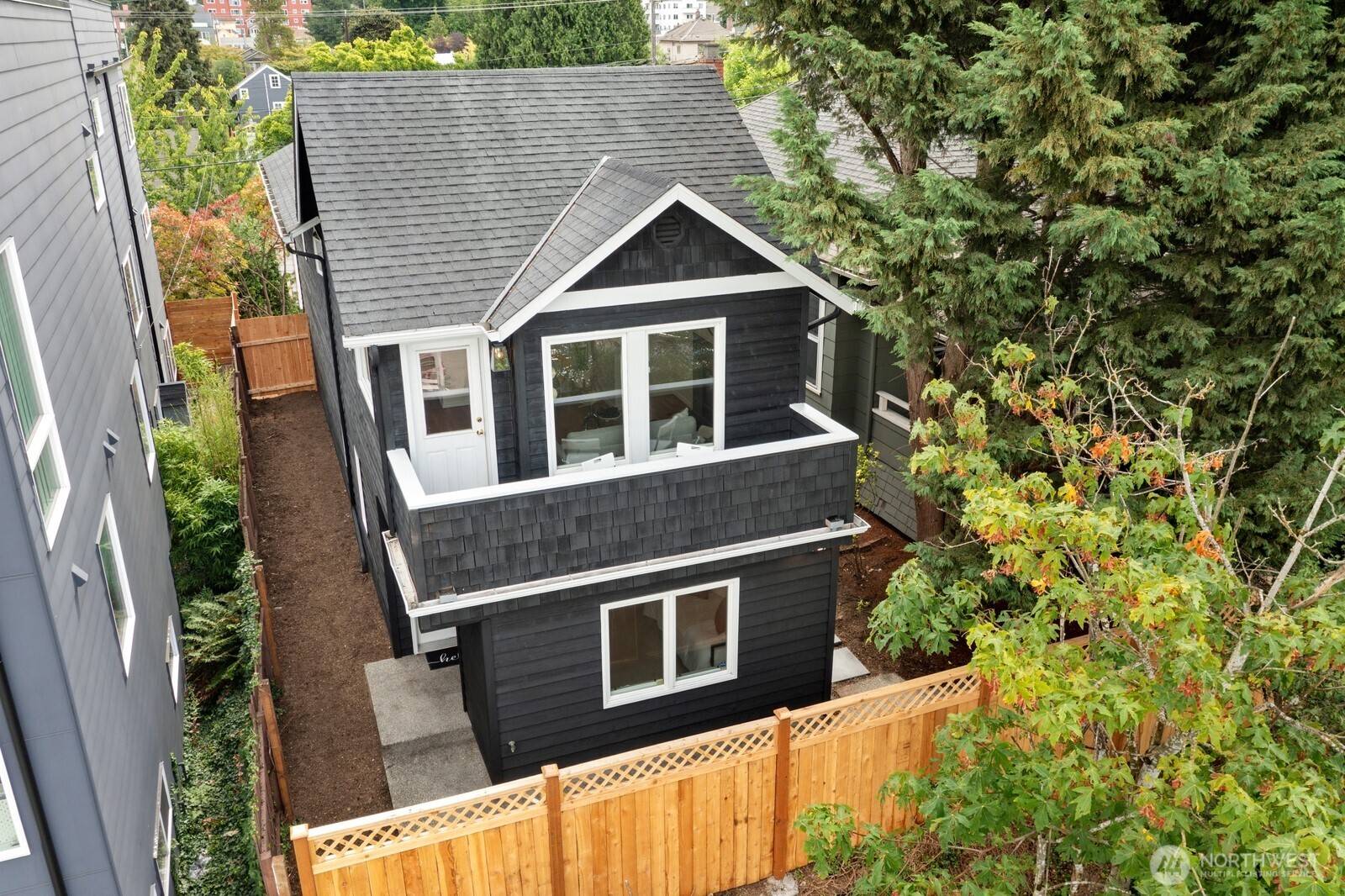 5708 Roosevelt WAY NE, Seattle, WA 98105