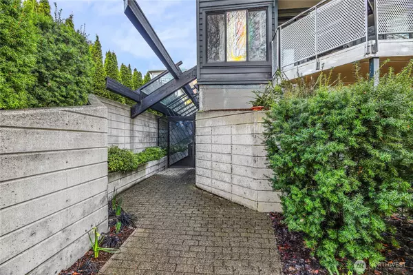 Seattle, WA 98102,116 11th AVE E #404