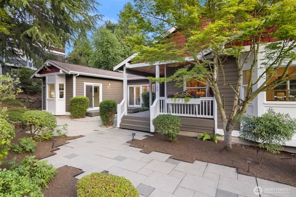 10133 NE 113th PL, Kirkland, WA 98033