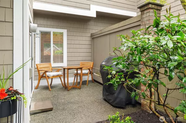 Kirkland, WA 98033,10005 NE 37th CT #106