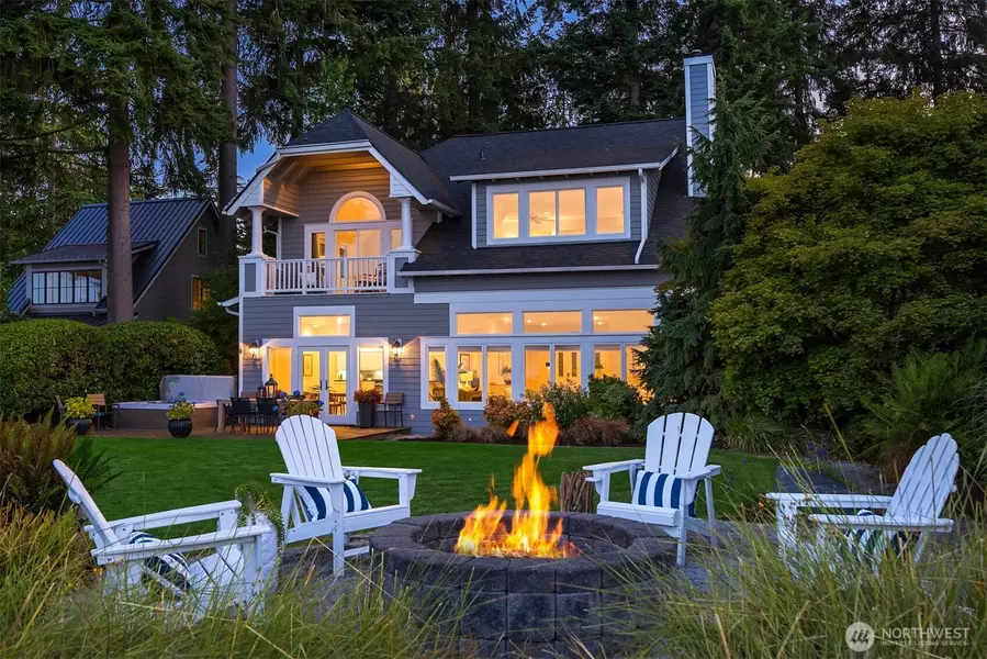 10668 NE Manor LN, Bainbridge Island, WA 98110