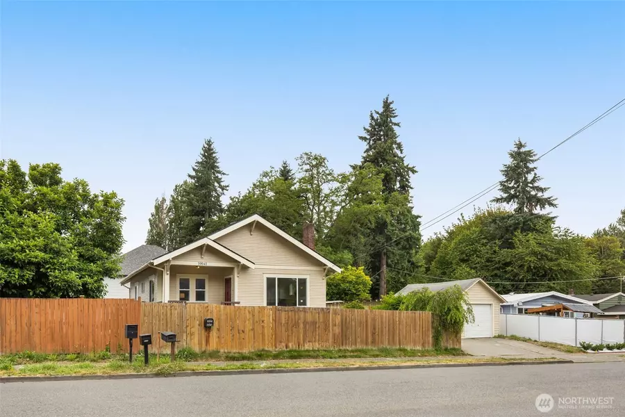 10041 51st AVE S, Seattle, WA 98178