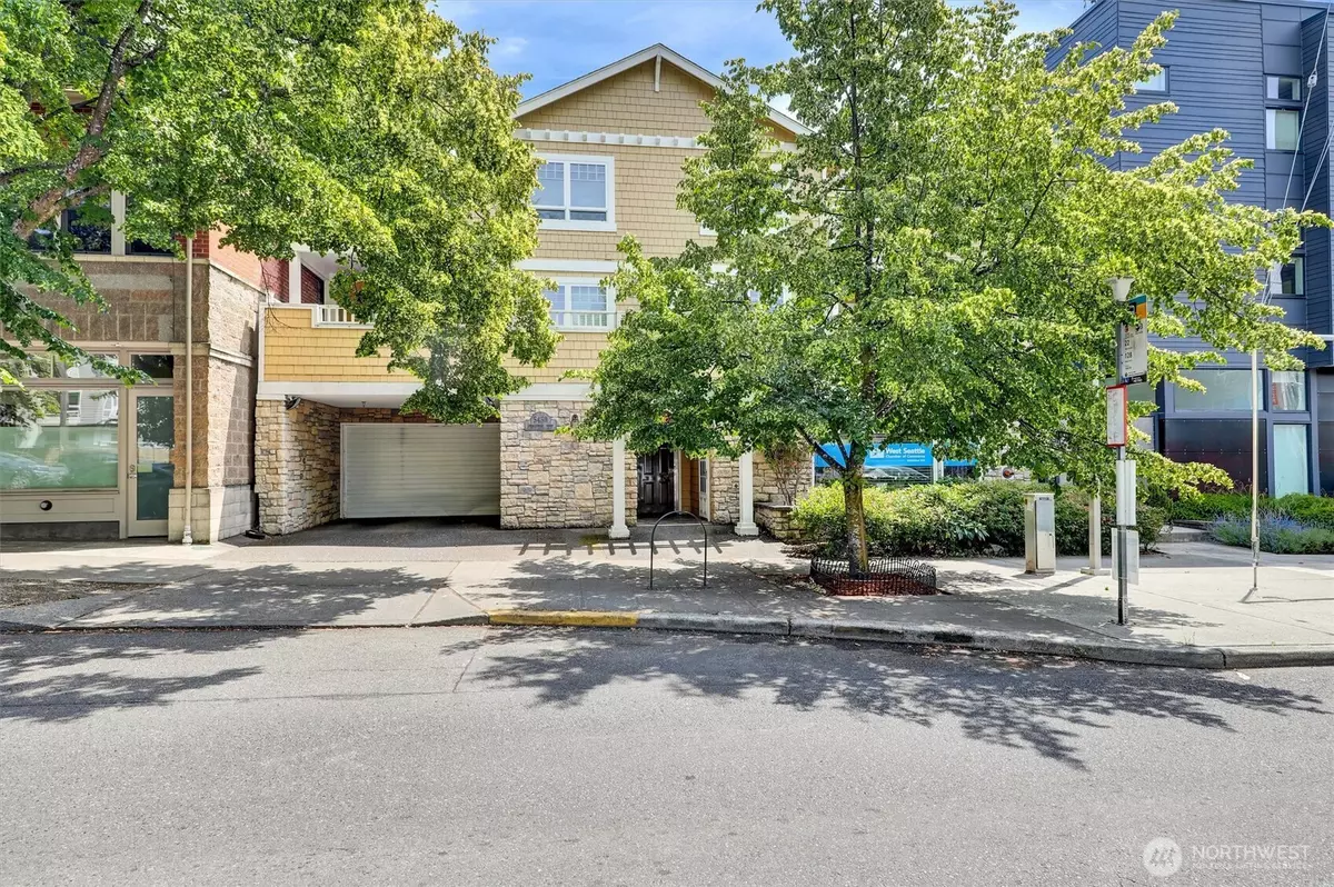 Seattle, WA 98136,5450 California AVE SW #302