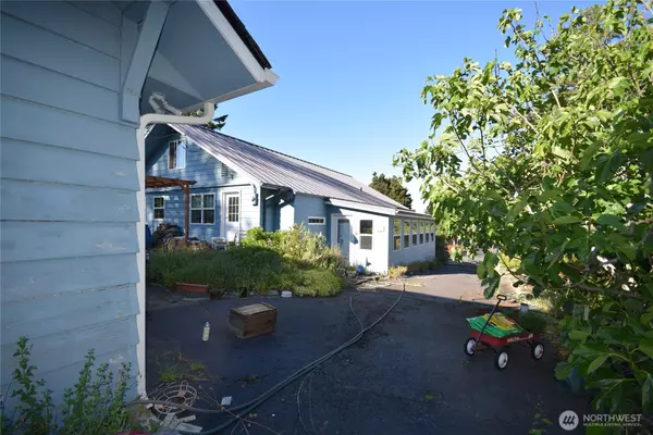 Sequim, WA 98382,990 Madrona WAY