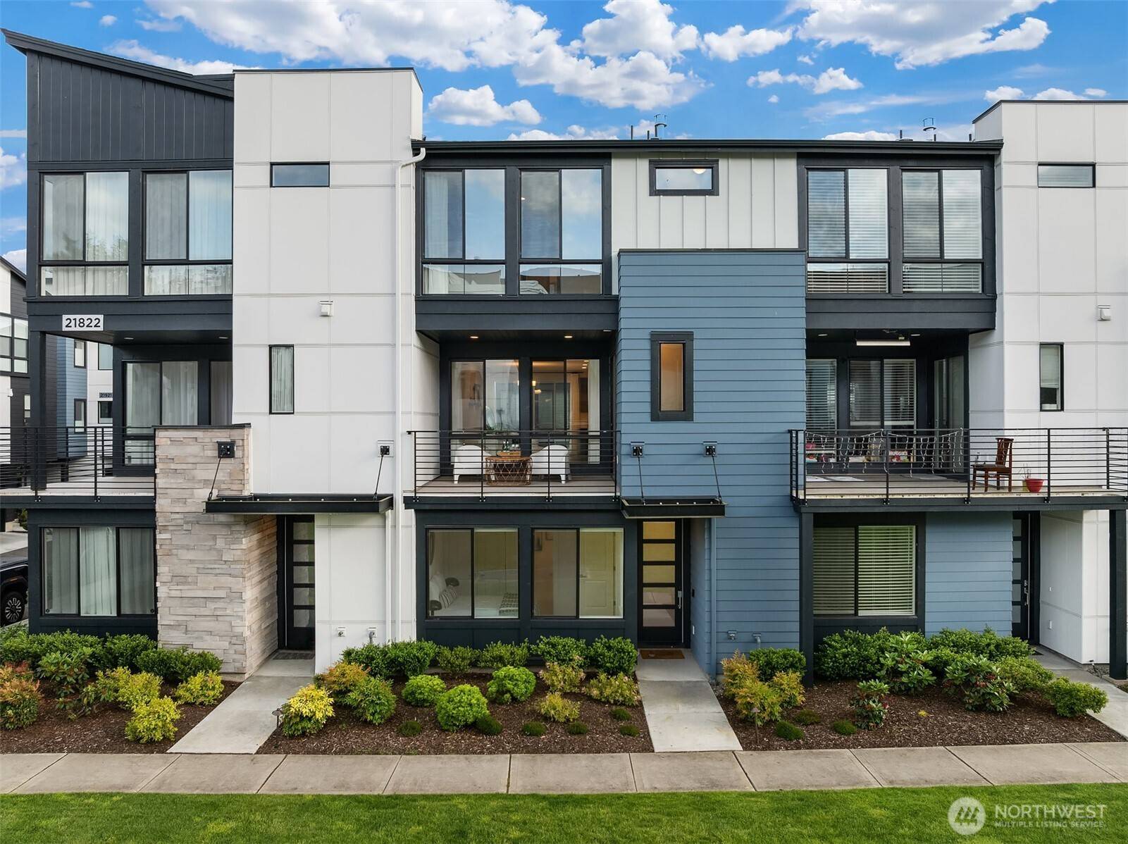 21822 25th AVE SE #B, Bothell, WA 98021