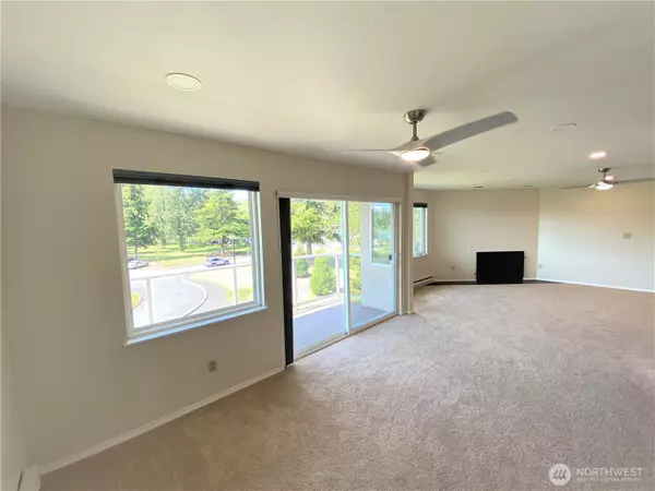 Kirkland, WA 98034,9715 NE Juanita DR #310B