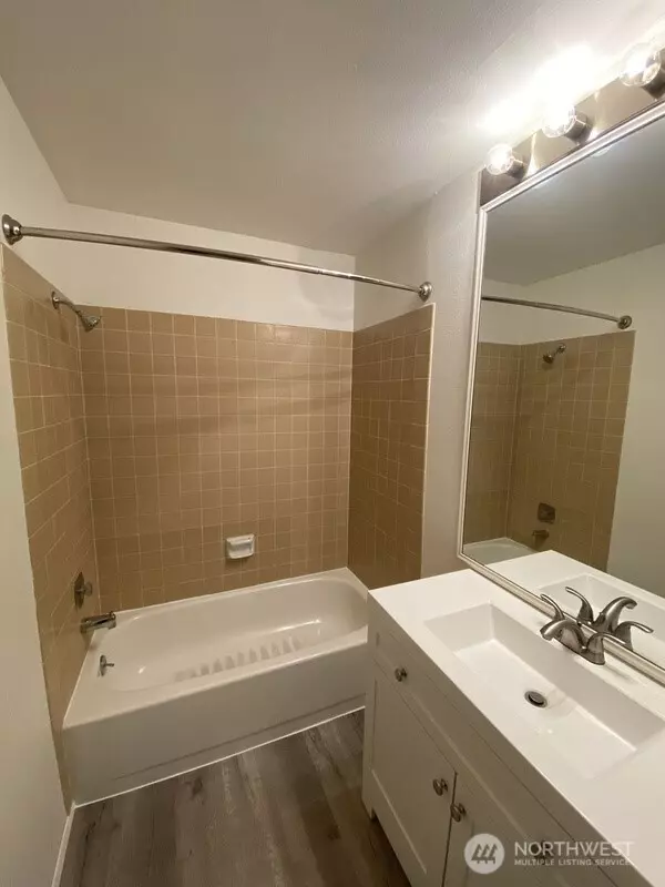 Kirkland, WA 98034,9715 NE Juanita DR #310B