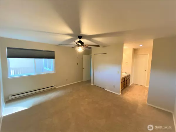 Kirkland, WA 98034,9715 NE Juanita DR #310B