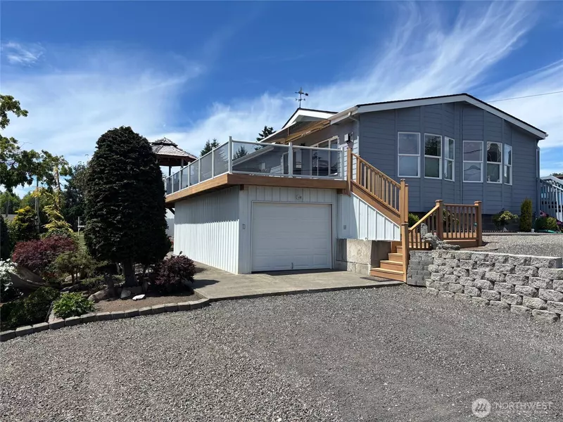 8407 Selder RD, Blaine, WA 98230
