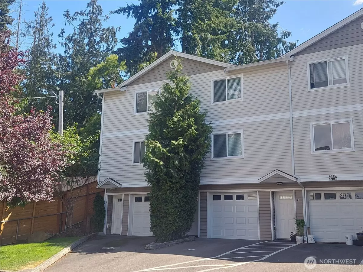 Everett, WA 98203,6907 Rainier DR E #1B
