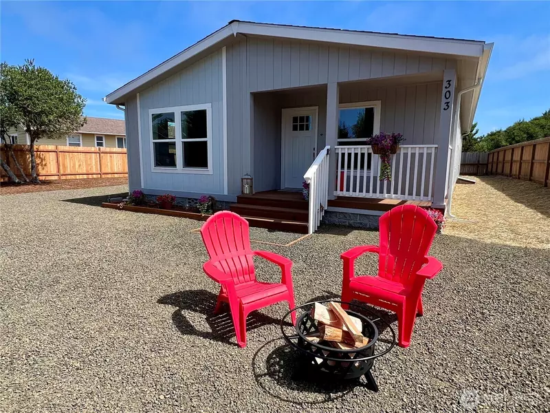 303 N Wynoochee DR SW, Ocean Shores, WA 98569