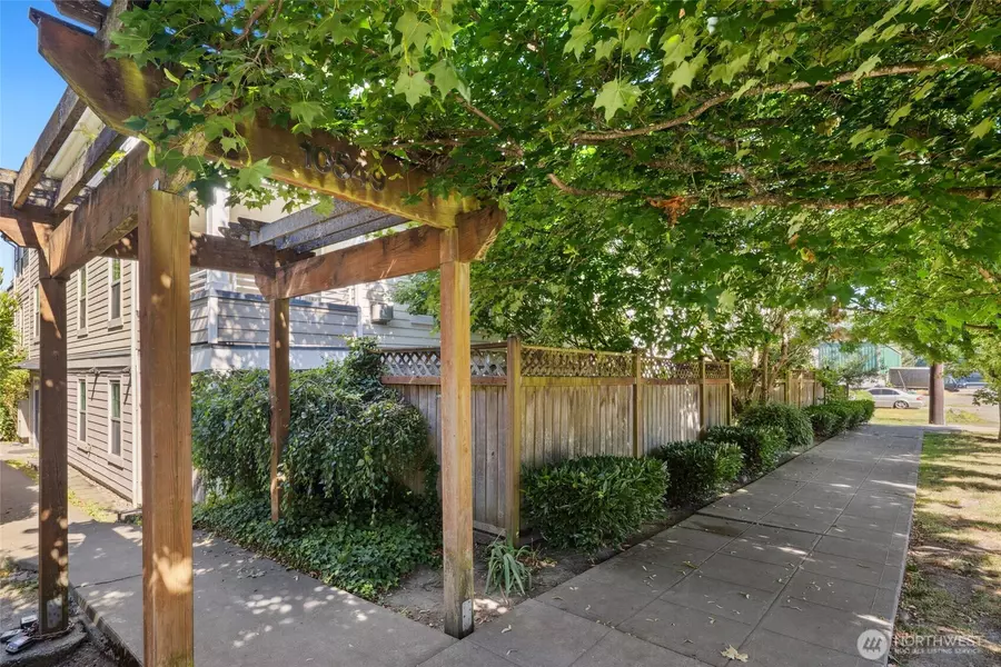 10549 Stone AVE N #101, Seattle, WA 98133