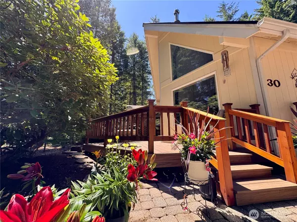 30 E Hemlock LN, Union, WA 98592