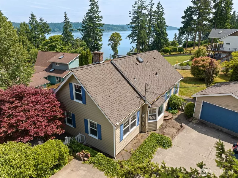 8191 SE Crestview LN, Olalla, WA 98359