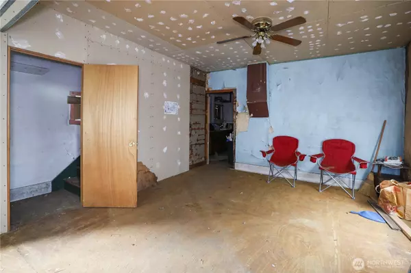 Cosmopolis, WA 98537,601 E ST