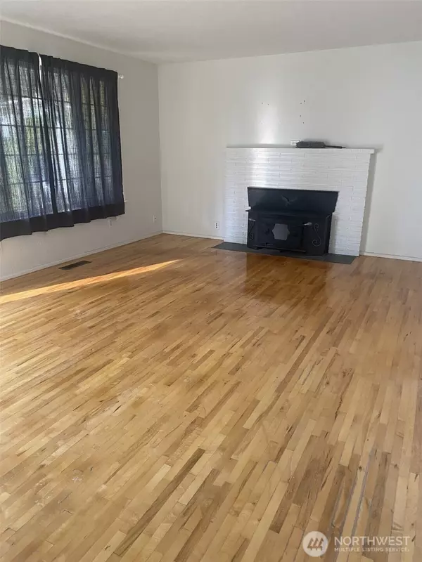 Puyallup, WA 98371,5901 86th ST E