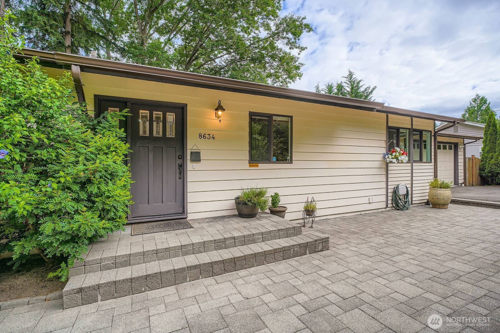 8634 NE 169th ST, Kenmore, WA 98028