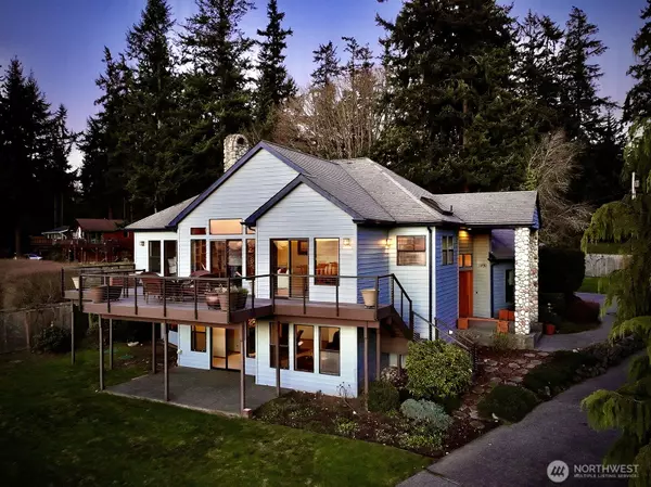 1491 Olympic Heights LN, Freeland, WA 98249