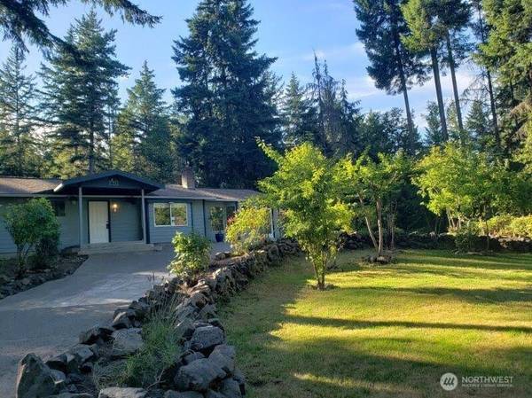 80 N Suncrest DR, Hoodsport, WA 98548