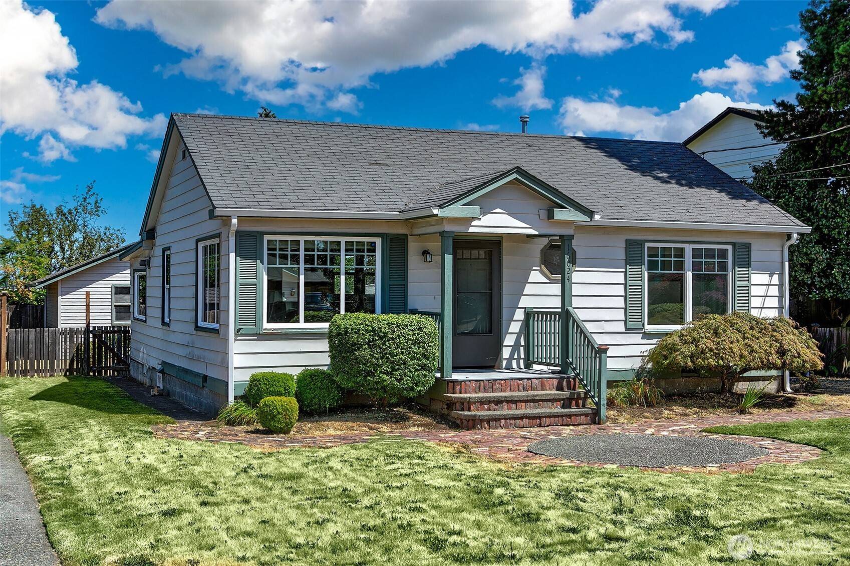 16024 10th AVE SW, Burien, WA 98166
