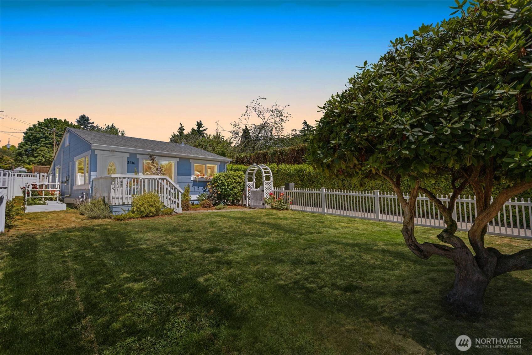 3610 SW Kenyon ST, Seattle, WA 98126