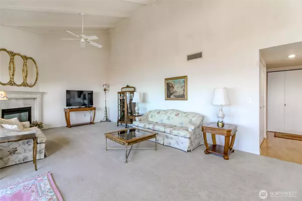 Des Moines, WA 98198,28313 Redondo Way S #304